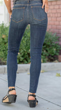 Load image into Gallery viewer, Judy Blue Mid Rise Skinny Non Destroy
